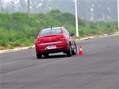 2009款 三厢 2.0L 手动舒适型