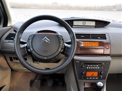 2010款 2.0L 手动科技版