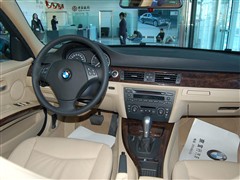 2005款 320i 时尚型银内饰