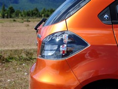 2010款 两厢 1.5L 自动尊贵型