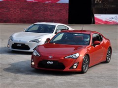 2013款 2.0L 自动豪华型