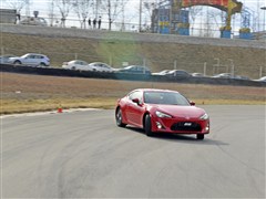 2013款 2.0L 自动豪华型