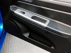 2011款 1.0L 手动精英型