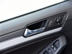 2015款 1.6L 自动时尚型