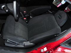 2012款 2.0L 手动舒适版 4WD