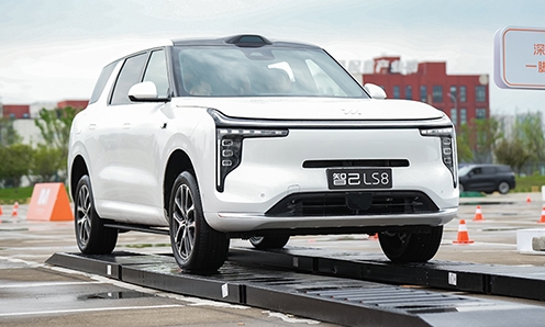 深度试驾智己LS8：百万级驾控，诠释2026最强8系旗舰