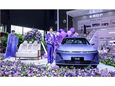 “古装男神”方逸伦亲临现场 东风日产N6首批车主长沙交付