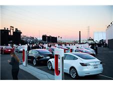 Model 3 发布十周年 一款车，定义一个时代